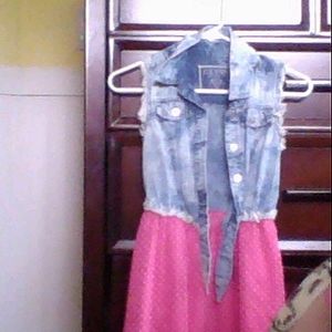 HI i am selling a guess dress